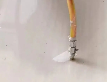 靖宇瓷砖空鼓维修公司专业解答在瓷砖铺贴过程中，如果使用的砂料过粗（如全部使用了粗砂），可能会导致以下问题